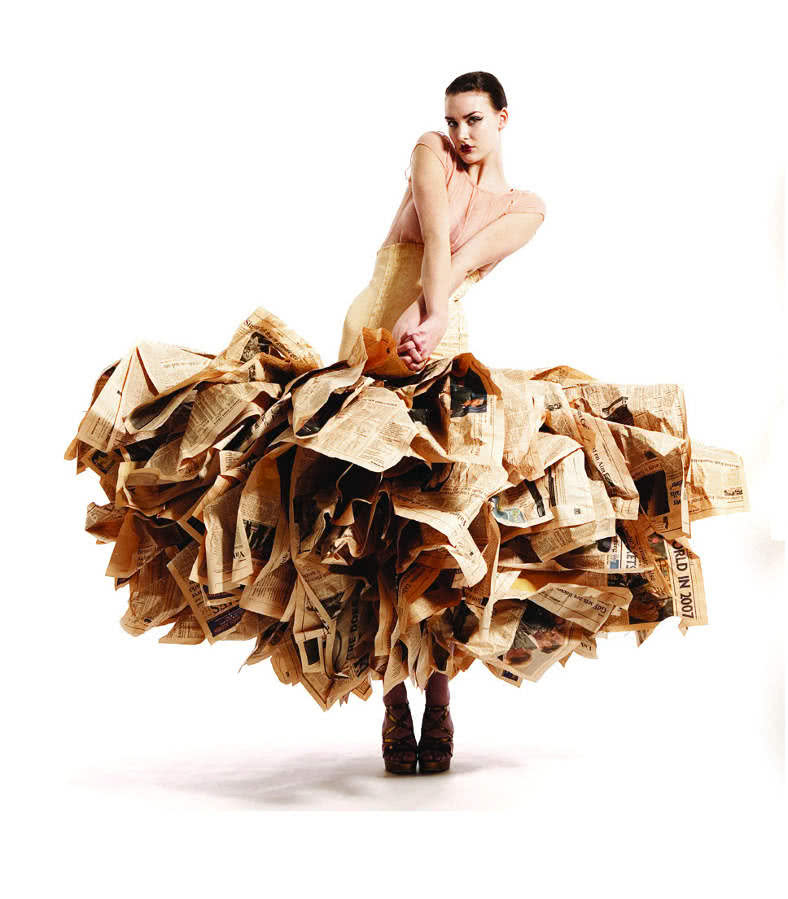 Recyklingowa suknia - dzieło sztuki z...