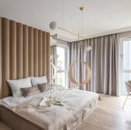 Gdańskie mieszkanie w stylu soft glam. Tu dominują obłe kształty!
