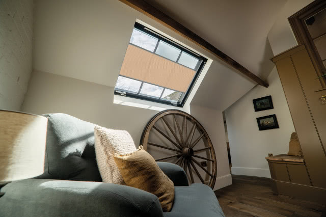 Trendy 2024 - zobacz rolety dachowe w najmodniejszym kolorze!