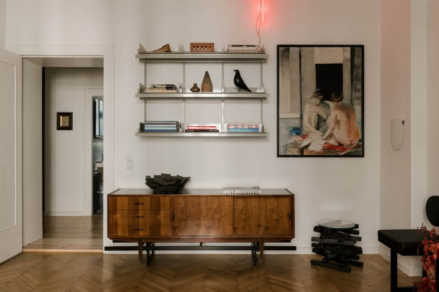 komoda i półki w salonie wnętrze najładniejsze 2025