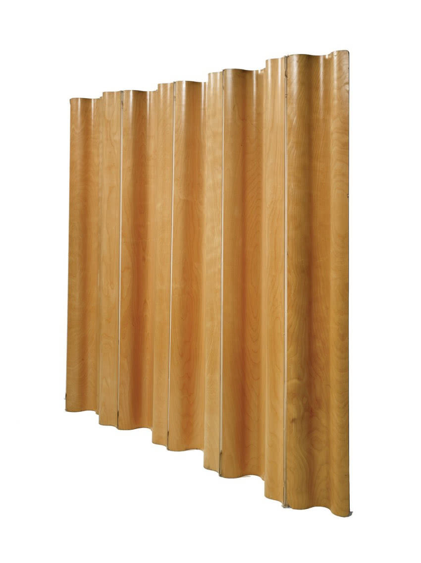 Fala
Eksperymenty z giętą sklejką przekładały...