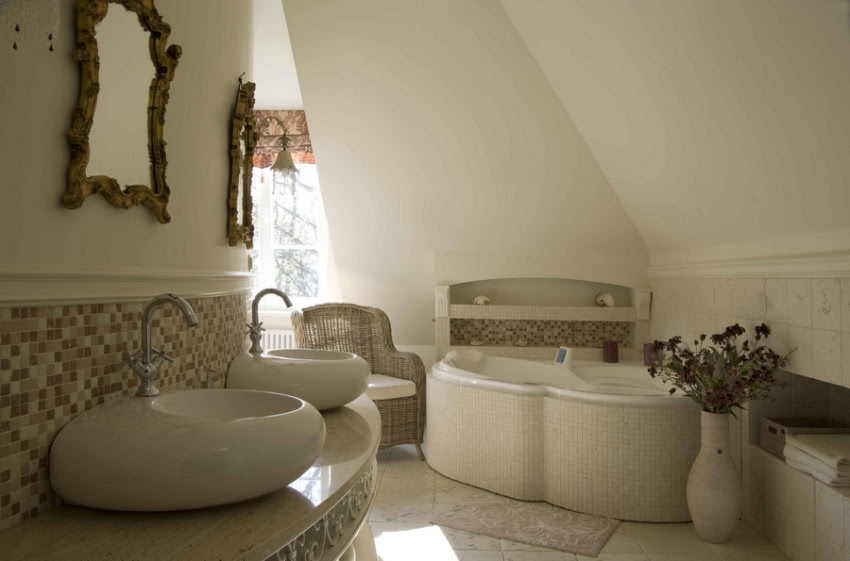 Na piętrze obok sypialni właścicieli i pokoi...