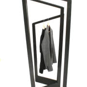 Więzy rodzinne
Stół z rodziny Succession,...