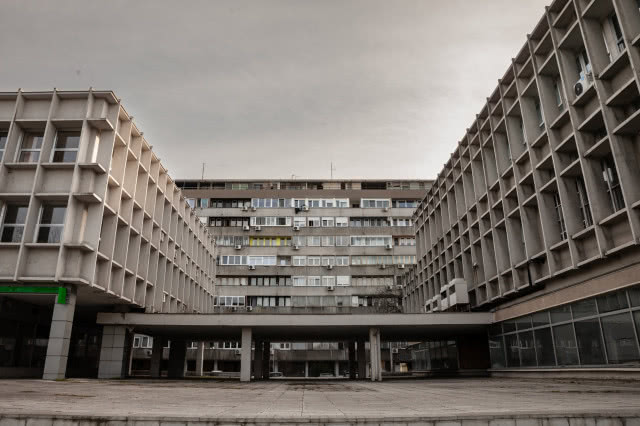Blok 21 - najdłuższy kompleks w Nowym Belgradzie, architektura brutalistyczna