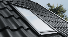 Styl i funkcjonalność w jednym - nowa kolekcja czarnych okien dachowych od VELUX Polska