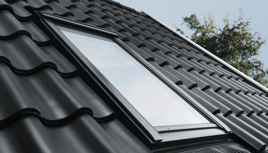 Styl i funkcjonalność w jednym - nowa kolekcja czarnych okien dachowych od VELUX Polska