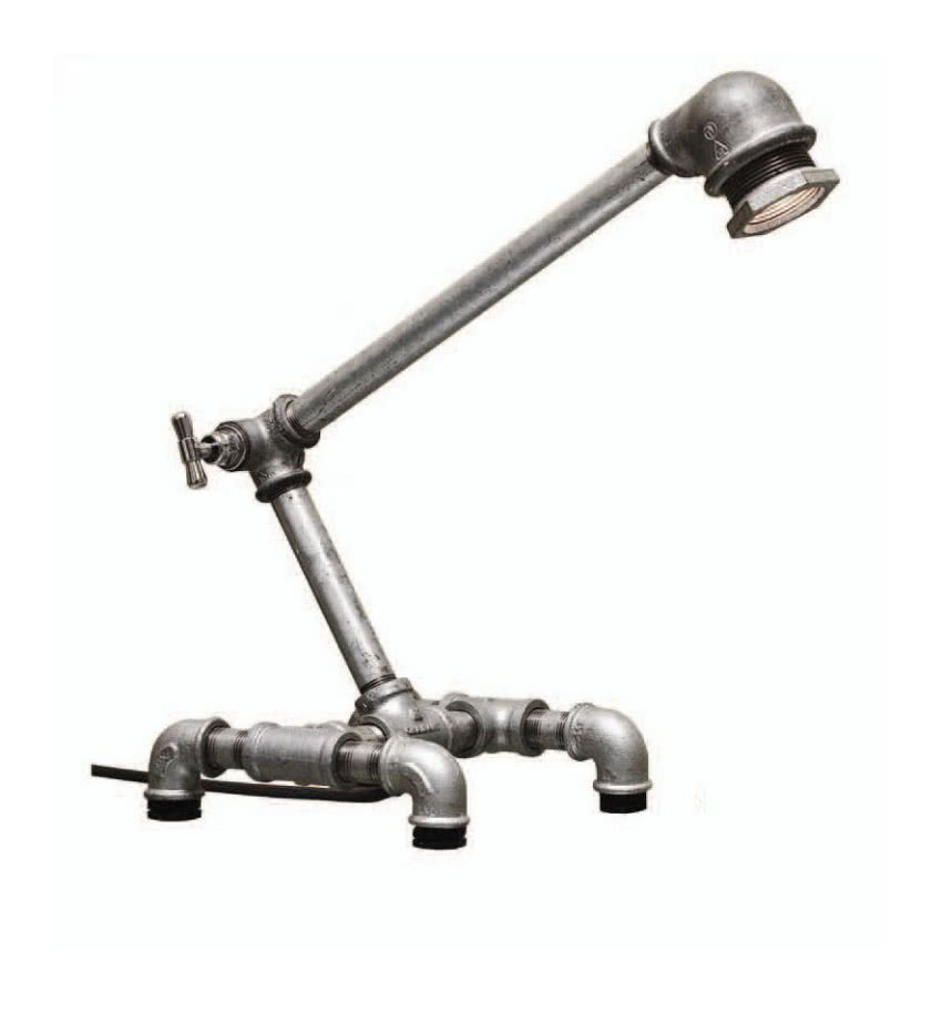 Ben i Kate Getski traktują fragmenty maszyn,...