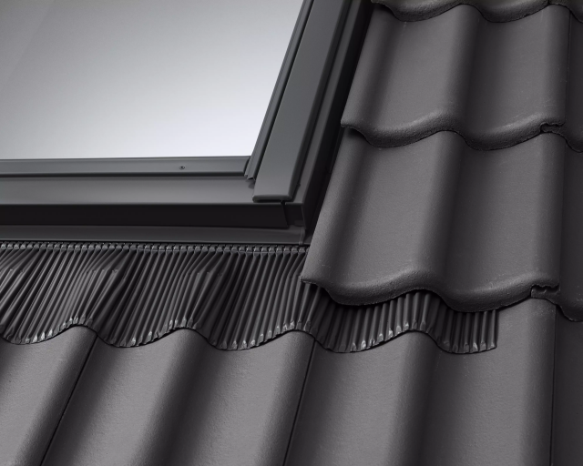 Styl i funkcjonalność w jednym - nowa kolekcja czarnych okien dachowych od VELUX Polska