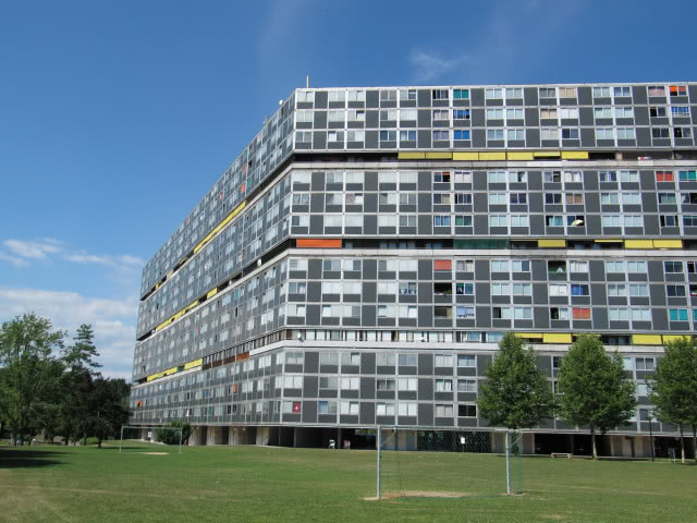 Le Lignon fasada z oknami - najdłuższy mrówkowiec