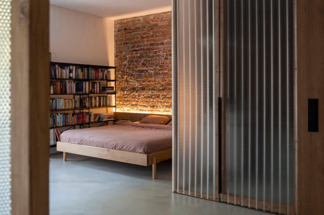 sypialnia w stylu loftowym