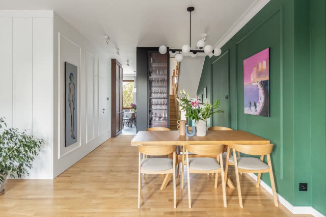zielona ściana w jadalni