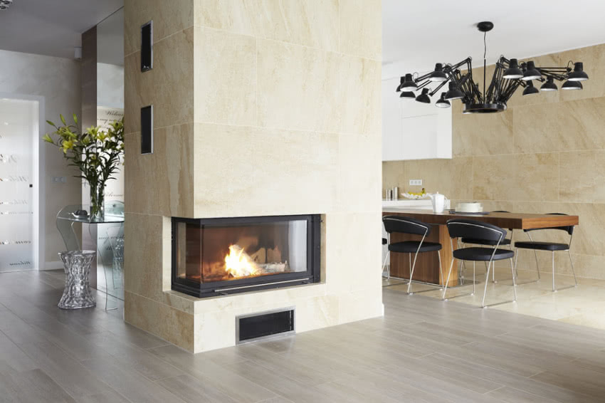 Kominek obłożono go płytkami z piaskowca - tymi...