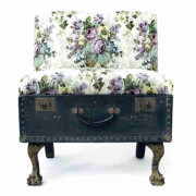 Stolik ze schowkiem, zrobiony z pomalowanej...