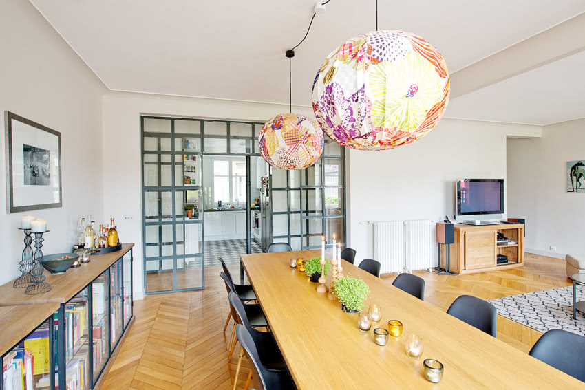 Fronty szafek bibliotecznych nawiązują do...