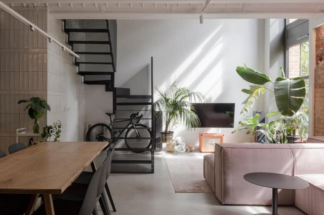 salon w stylu loftowym najładniejsze mieszkanie 2025