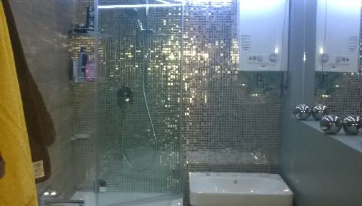 Jak ożywić szarą łazienkę?