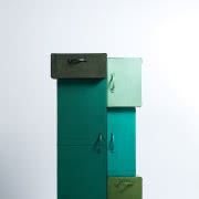 Meble z serii Suitcase wykonane są
z walizek i...