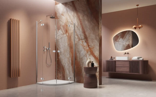 trendy łazienkowe 2025 ciepłe odcienie i miedziane dodatki