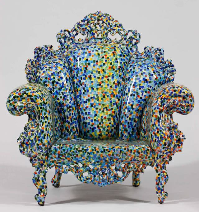 fotel w kolorowe kropki