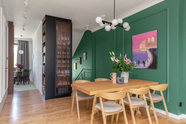 zielona ściana w jadalni