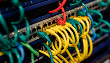 Co oznaczają kolory kabli? Ta wiedza ułatwi Ci życie!