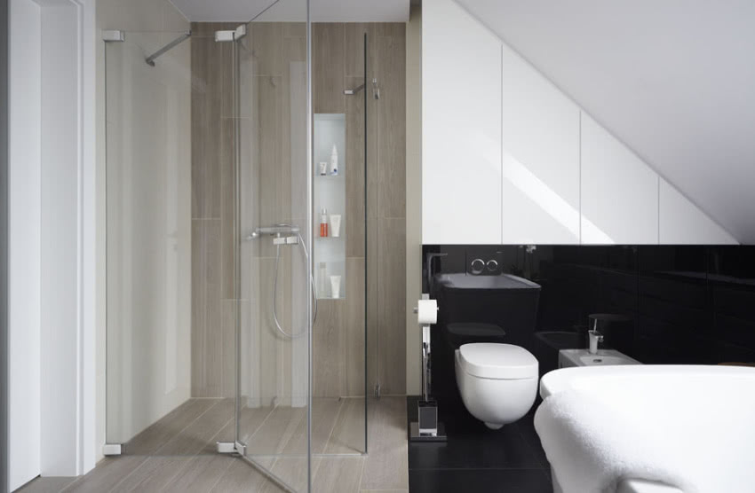 Łazienkę optycznie podzielono na 2 części:...