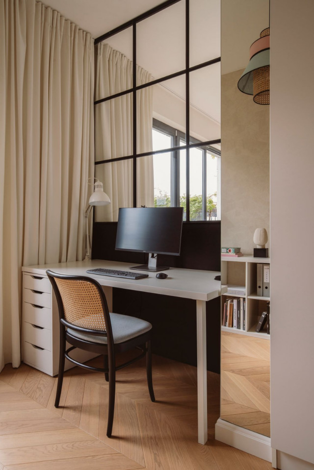 Gabinet oddzielony szklaną ścianką