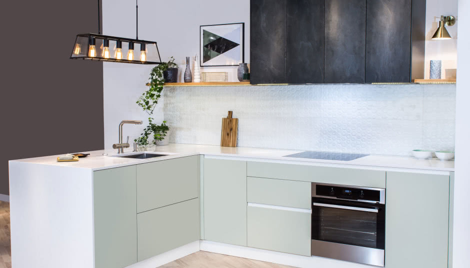 Kuchnia z półwyspem - idealny pomysł do małych wnętrz