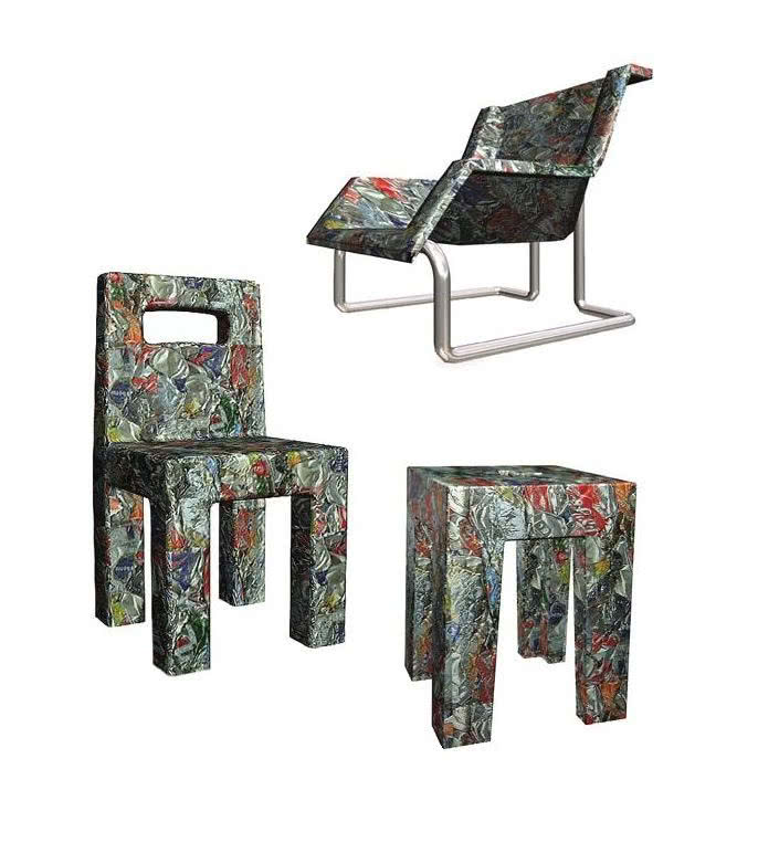 Amir Zinaburg miażdży puszki po napojach i...