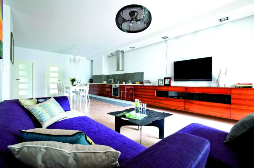 Przestrzeń dzienna. Długi ciąg robionej na...