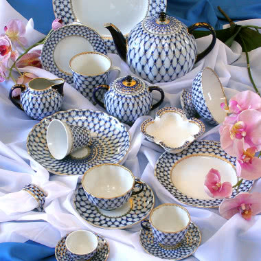 Rosyjska porcelana - serwis śniadaniowy "Siatka kobaltowa"