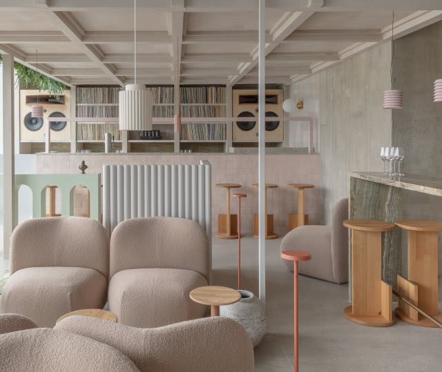 kanapy z tkaniny bucle