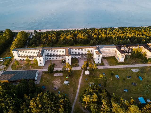 prora - widok z lotu ptaka na najdłuższy budynek w Niemczech