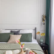 Całą zabudowę meblową sypialni poza...