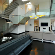 Nowoczesna architektura i widok na Tatry