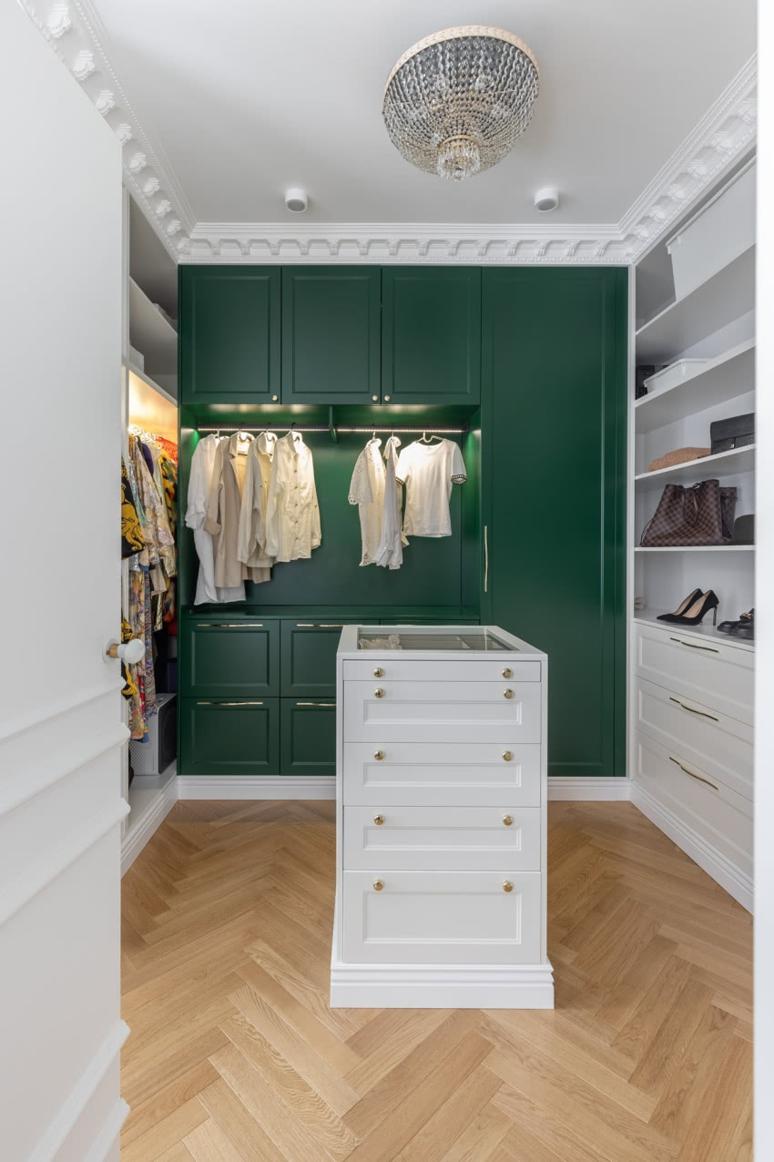 Efektowny żyrandol nie tylko
oświetla, ale i...