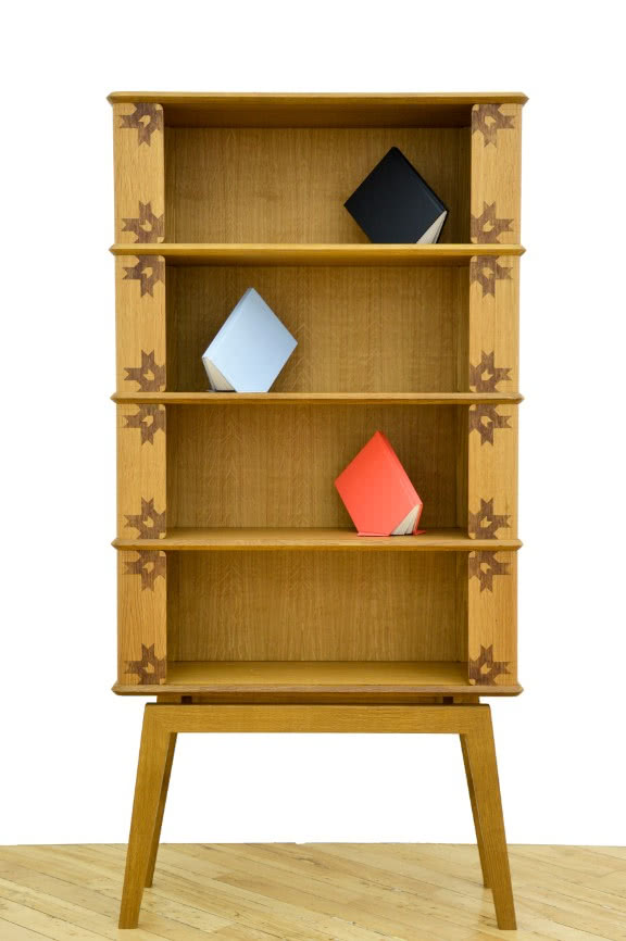 Szafka Case, Debra Folz