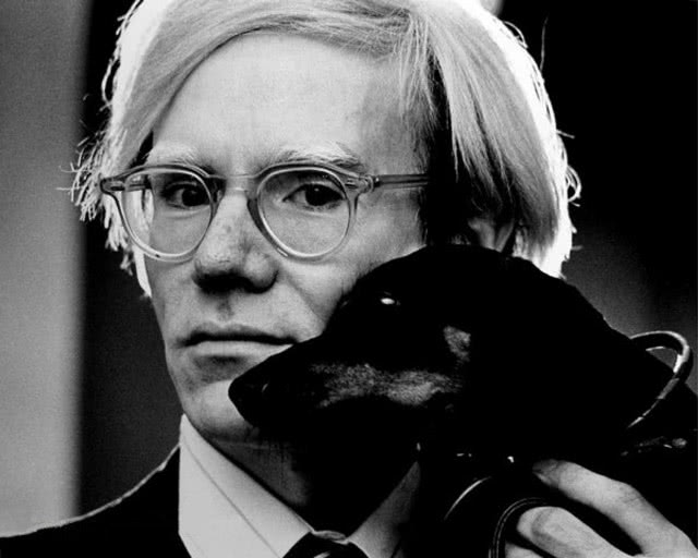 warhol na czarno, z pieskiej