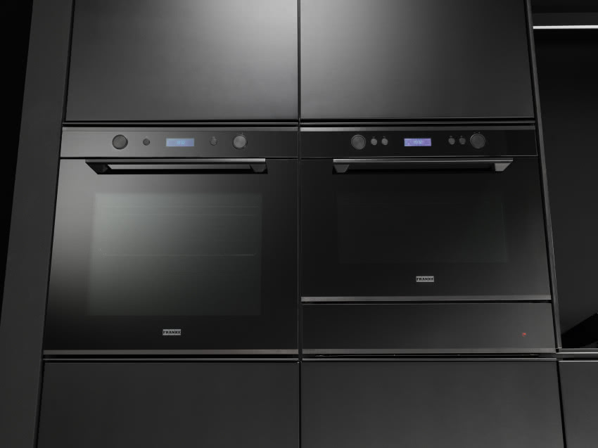 Franke, całkowicie czarne piekarniki Mythos