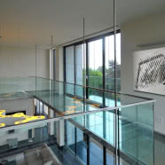 Nowoczesna architektura i widok na Tatry