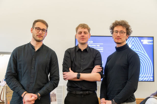 Subtelny dialog z historią