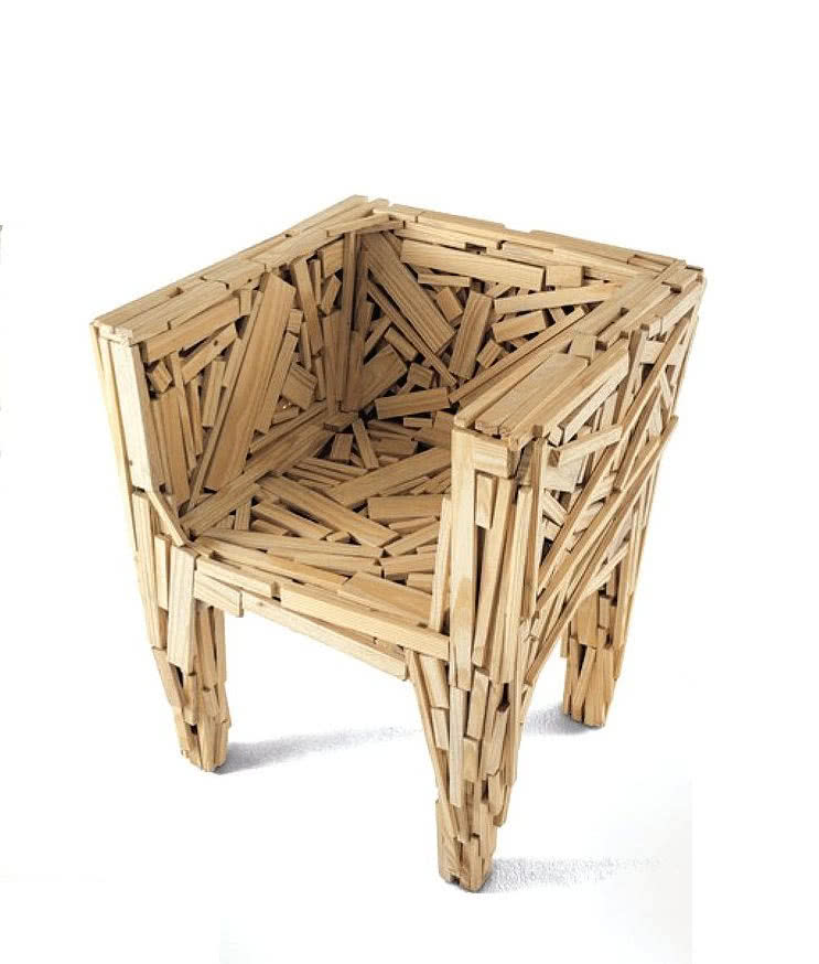 Bracia Campana, drewniany fotel ze szczapek.