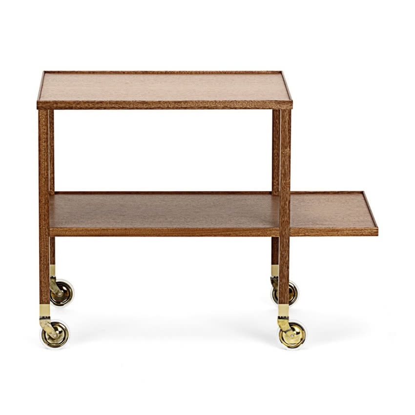 Wózek z mahoniu, Svenskt