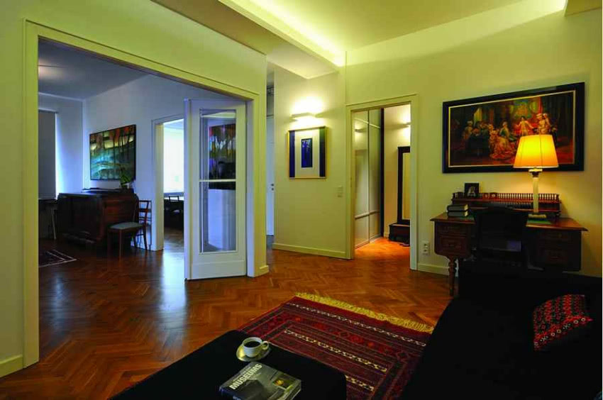 Mieszkanie w kamienicy ma amfiladowy układ....