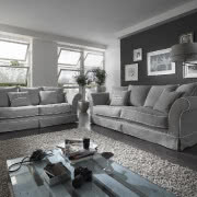 Sofy Kore - klasyczne kanapy w pokrowcach.