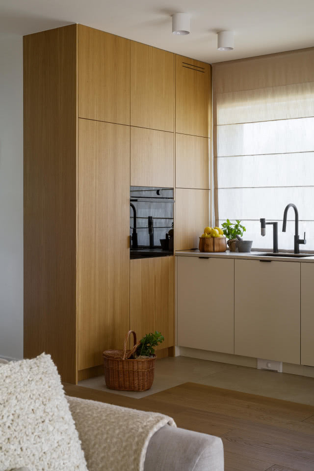 zabudowa kuchnia przytulna z drewnem