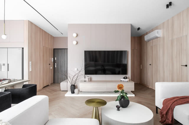 kaszmirowy kolor ścian w salonie