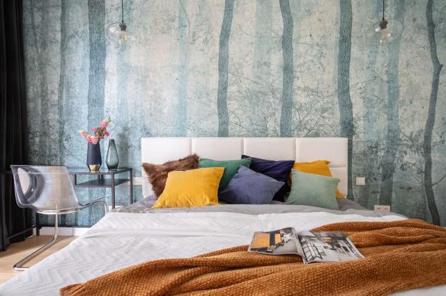Ozdobna tapeta w sypialni