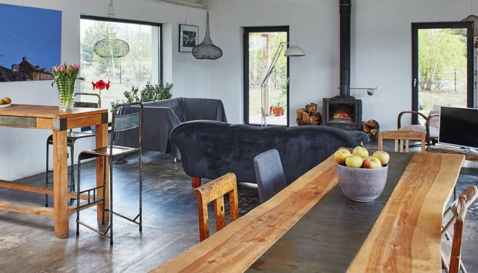 Dom pośród pól - efektowny miks starego z nowym