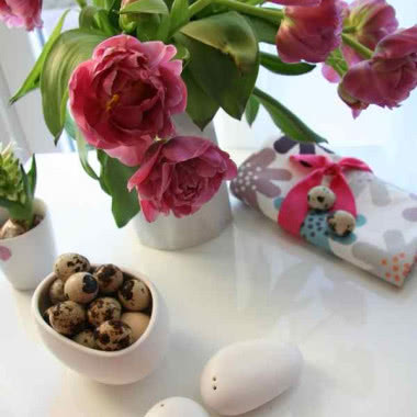 Wiosenna dekoracja stołu